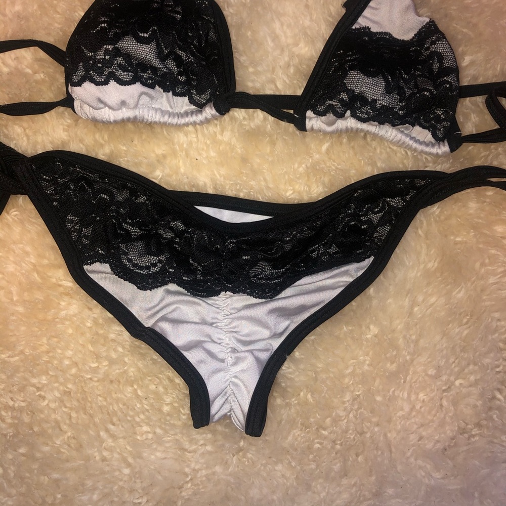 Bikini - Picture 3 of 3